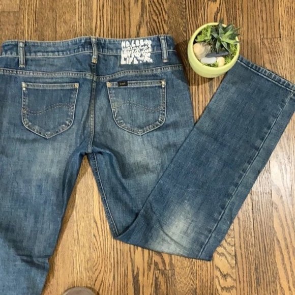 Lee Regular Fit Blue Jeans 28 Waist, 29.5 Inseam.  Excellent Condition! - Picture 3 of 5